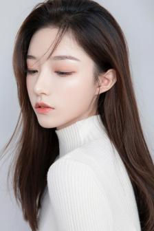 《年轻女教师》在线观看